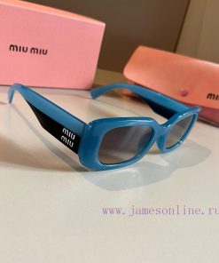 Miumiu sunglassesBlack and white logo is always the perfect match for travel photography. Suq86pxea2