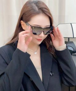 LV Louis Vuitton, the lens logo will not affect the line of sight at allVery heavy work withvufx4vxo