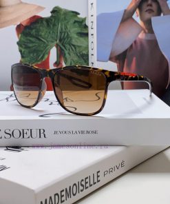 PRADA is a world-renowned master manufacturer of high-definition lenses Polarized sunglassesqdzmqgmw