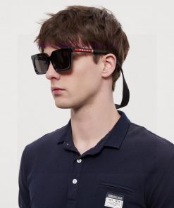 Prada PRADA2024 is the first to release a new top-level men's clothing with color blocking avf8y9q4m