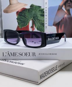 Balenciaga's popular spring/summer 2024 collection, futuristic sunglasses, sporty and minimax5r2uq1x