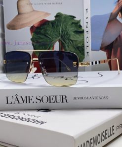 Burberry's new one-piece driving mirror sunglasses are a must-have for travel, with multipley8lngk8o