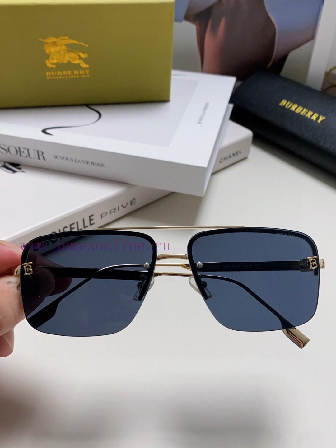 Burberry's new one-piece driving mirror sunglasses are a must-have for travel, with multiple3o99emp3 - Image 5