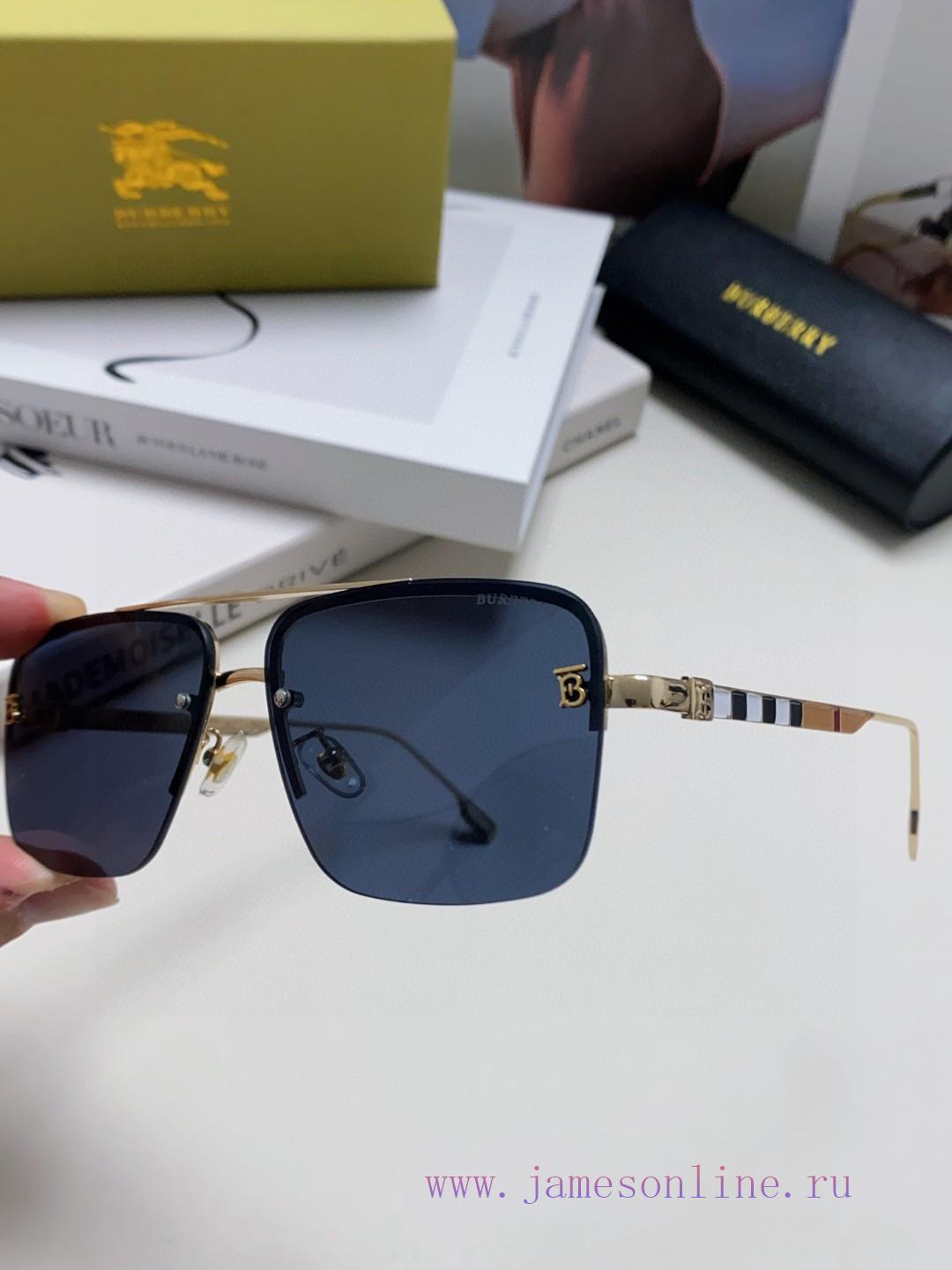 Burberry's new one-piece driving mirror sunglasses are a must-have for travel, with multiple3o99emp3 - Image 7