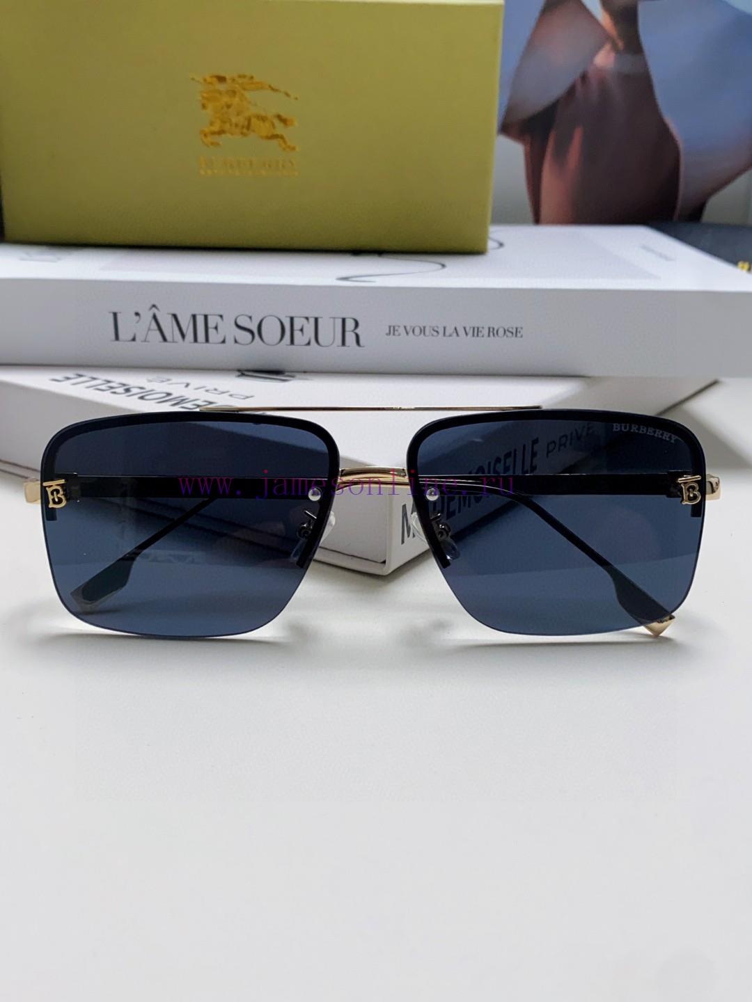 Burberry's new one-piece driving mirror sunglasses are a must-have for travel, with multiple3o99emp3 - Image 8