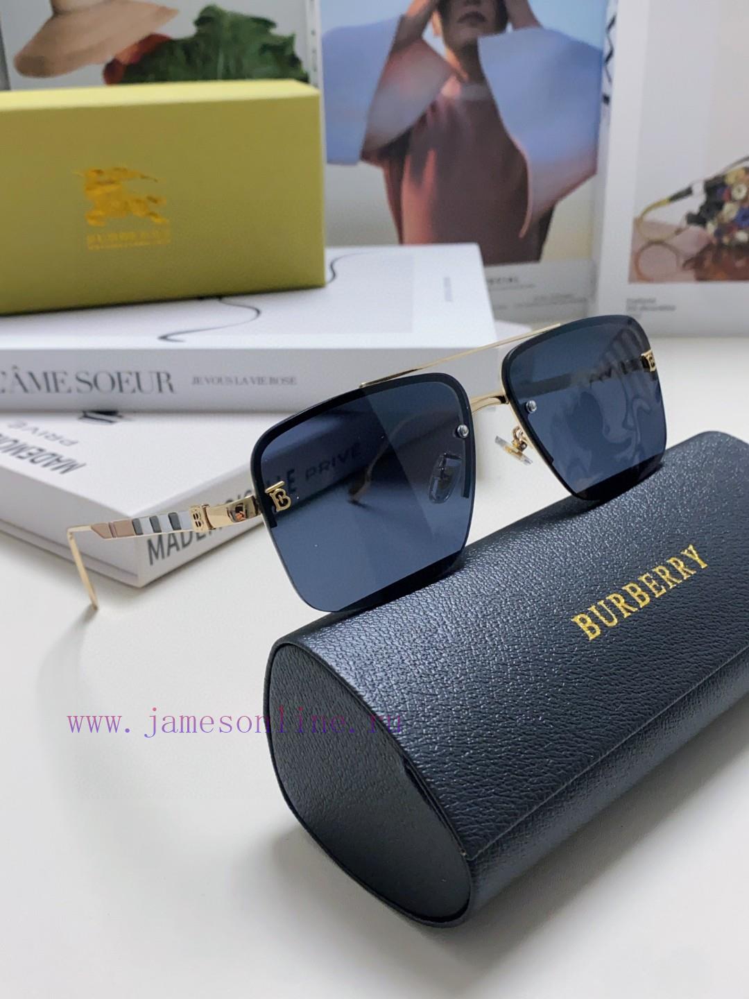 Burberry's new one-piece driving mirror sunglasses are a must-have for travel, with multiple3o99emp3 - Image 9