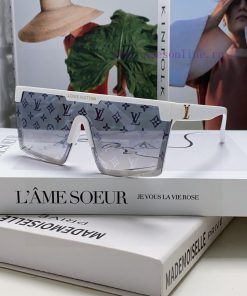 Yang Yang's same LV Louis Vuitton 2024 new sunshade sunglasses, cool style, may not necessar2adkn6uo