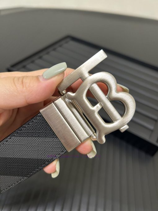 Burberry. BurberryA complete set of high-quality tail clip fasteners with a width of 35mm, p ntuqsy8n