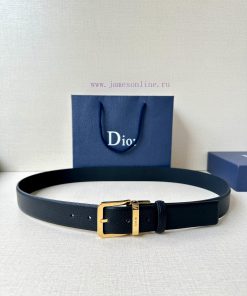 This 35mm waistband combines elegance and modern style with a double-sided design. One side ii8acpyn