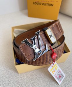 LV... Louis Vuitton Belt and BeltsBuckle, classic pure steel material with ground rubber sur rxr7aqke