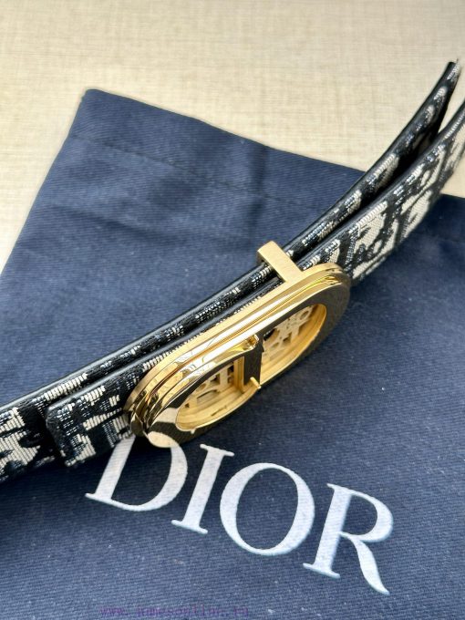 This metal clad brass waistband buckle from Dior is a new addition to the Spring and Autumn zt2sn0uz - Image 4