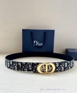 This metal clad brass waistband buckle from Dior is a new addition to the Spring and Autumn oommlt34
