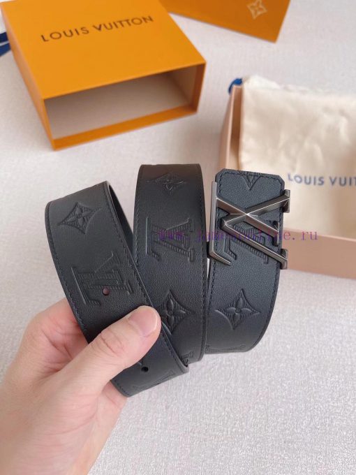This LV Pyramide belt features natural calf leather paired with Louis Vuitton color design e 1070e8fw - Image 4