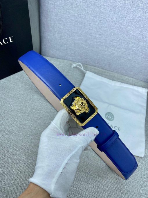 Width 3.8cm Versace This belt is crafted from high-quality leather and features a white/gold tr7crflk