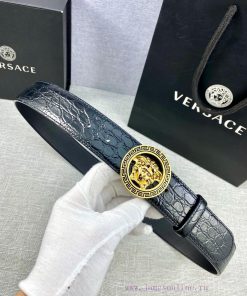 The 3D hollowed out Medusa on the Versace head logo waistband buckle with a width of 4.0cm g dfcofeoi