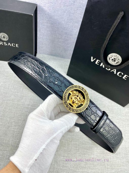 The 3D hollowed out Medusa on the Versace head logo waistband buckle with a width of 4.0cm g dfcofeoi