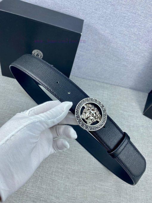 The 3D hollowed out Medusa on the Versace head logo waistband buckle with a width of 4.0cm g yzdo8zdr