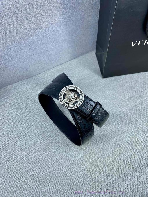 The 3D hollowed out Medusa on the Versace head logo waistband buckle with a width of 4.0cm g dfcofeoi - Image 9