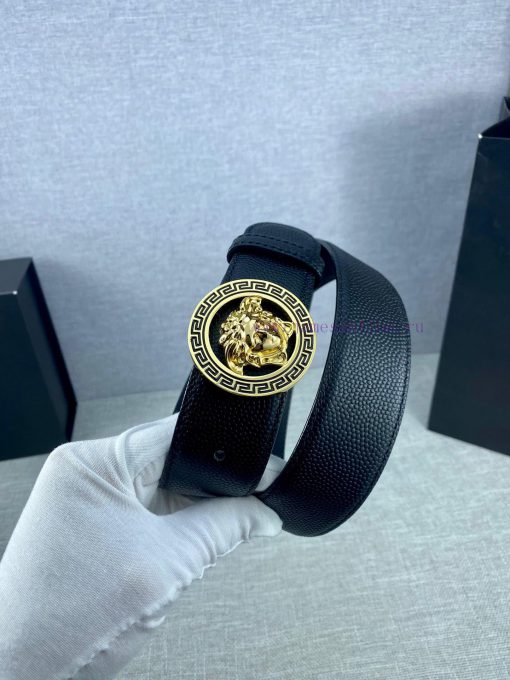 The 3D hollowed out Medusa on the Versace head logo waistband buckle with a width of 4.0cm g yzdo8zdr - Image 8