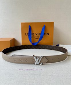 The 3.0-wide LV Flowergram double-sided belt is made of Monogram canvas and Monogram embosse gaauszxh