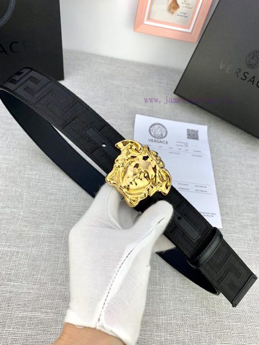 P Width 4.0cm Versace This canvas patterned leather waistband is adorned with the iconic Ver ilngoj4u - Image 5