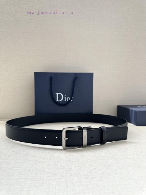 This 35mm waistband combines elegance and modern style with a double-sided design. One side calw7j6z