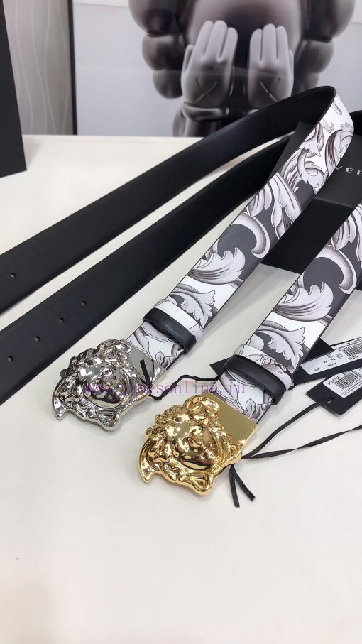This Versace double-sided belt has two ways of wearing. One side is printed with Silver Baro a6syuxbe - Image 3