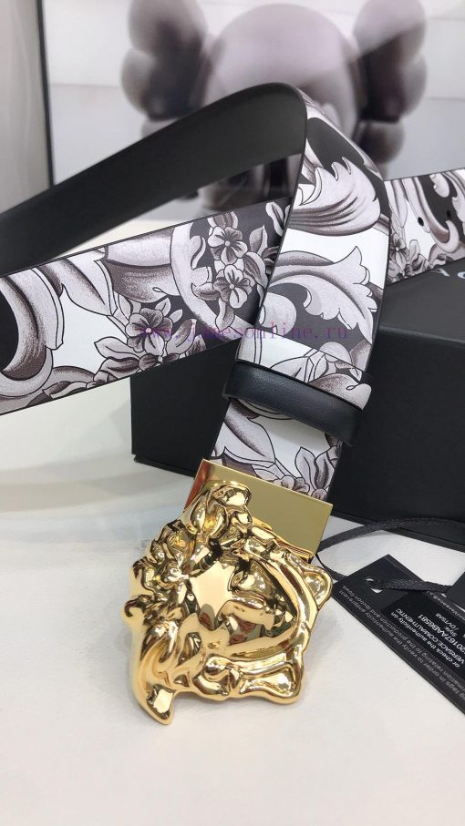 This Versace double-sided belt has two ways of wearing. One side is printed with Silver Baro vgcxadrn - Image 4