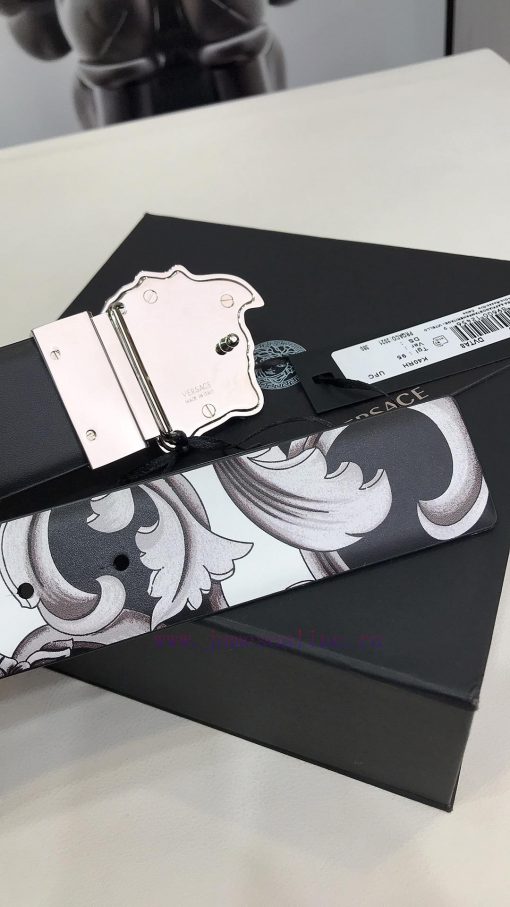 This Versace double-sided belt has two ways of wearing. One side is printed with Silver Baro 2c6nnqnq - Image 5
