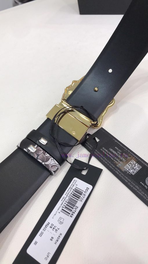 This Versace double-sided belt has two ways of wearing. One side is printed with Silver Baro vgcxadrn - Image 8