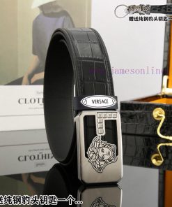 Give a keychain as a giftPromotion price delivery wooden boxVersace productsBuckle material: pgx8gsh3