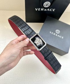 The 3D decoration on the buckle of the Versace head emblem waistband with a width of 4.0cm f uiiazu1j