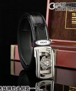 Give away a pure steel keychain as a gift￥ Comes with a complete set of wooden boxesVersace vb7v935n