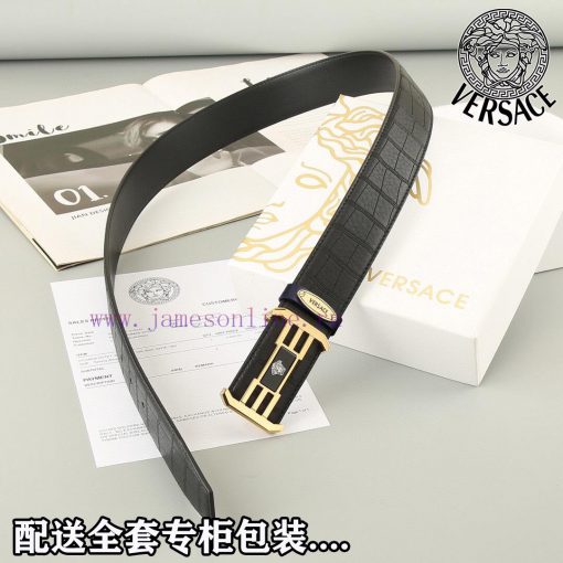 High end quality, physical photographyComes with a complete set of packagingVERSACE Overseas 8mopm4mu