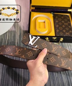 Louis Vuitton Belt and Wallet, a two-piece set of world-renowned luxury goods from Italy, fe kgvo842n