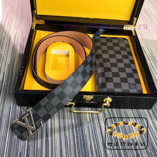Louis Vuitton Belt and Wallet, a two-piece set of world-renowned luxury goods from Italy, fe u6ifo2nc - Image 7