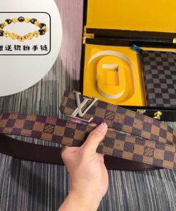 Louis Vuitton Belt and Wallet, a two-piece set of world-renowned luxury goods from Italy, fe k1wn9aw6