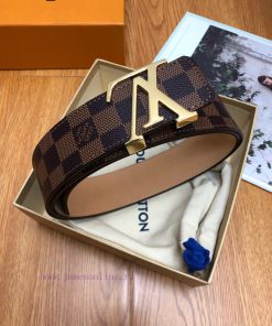 Lv fabric, lined with top layer cowhide and frosted bottom, paired with buttons The buckle a hkw522be