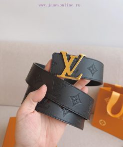 This LV Pyramide belt, designed with natural calf leather and Louis Vuitton color elements, m9fdamus