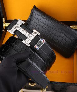 MADE IN FRANCEWooden box with accompanying picturesHERME @ Belt+Wallet SetBuckle material: T wl01e74v