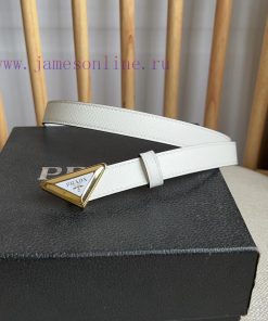 PRADA's belt design is simple yet exquisite. The metal buckle presents the iconic triangular tdbsl99s