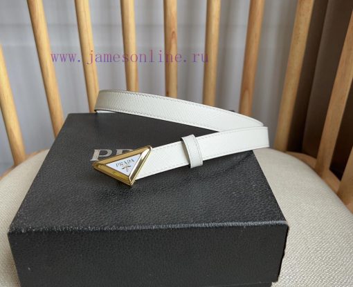 PRADA's belt design is simple yet exquisite. The metal buckle presents the iconic triangular tdbsl99s