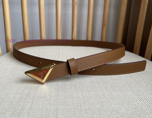 PRADA's belt design is simple yet exquisite. The metal buckle presents the iconic triangular qc4p0ayn - Image 5