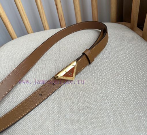 PRADA's belt design is simple yet exquisite. The metal buckle presents the iconic triangular qc4p0ayn - Image 9