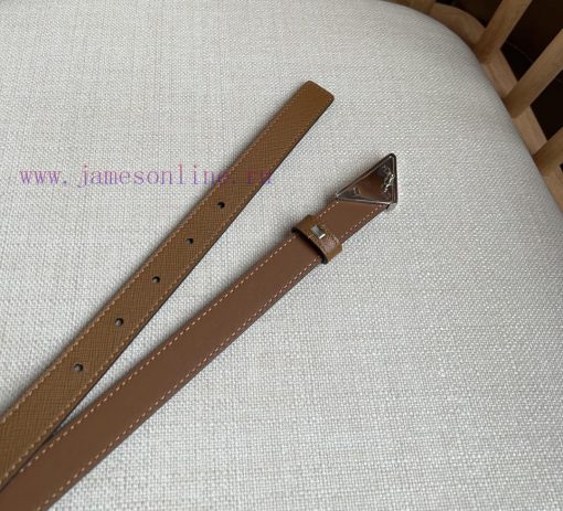 PRADA's belt design is simple yet exquisite. The metal buckle presents the iconic triangular c7l34pip - Image 7