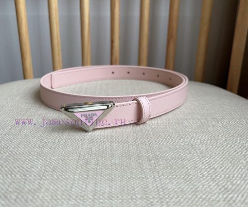 PRADA's belt design is simple yet exquisite. The metal buckle presents the iconic triangular fcbb8idn