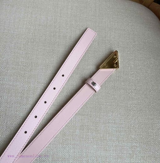 PRADA's belt design is simple yet exquisite. The metal buckle presents the iconic triangular uihdiszu - Image 7