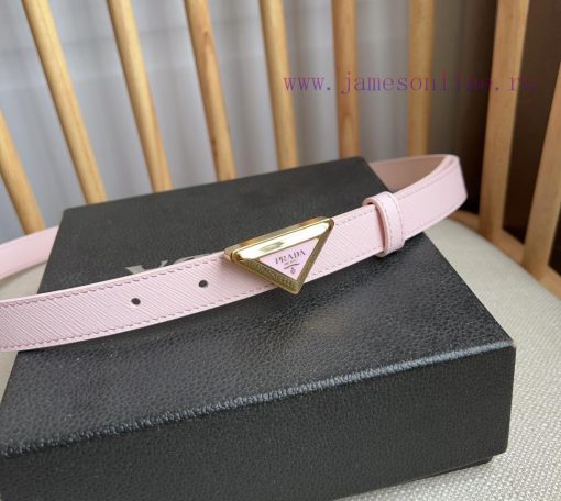 PRADA's belt design is simple yet exquisite. The metal buckle presents the iconic triangular uihdiszu - Image 8