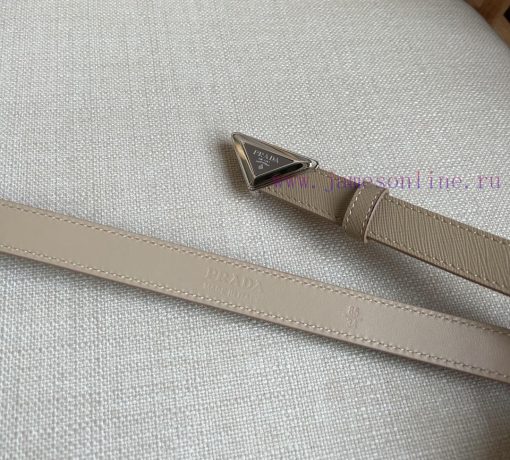 PRADA's belt design is simple yet exquisite. The metal buckle presents the iconic triangular zvlsmtej - Image 4