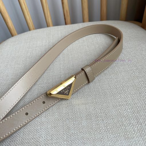 PRADA's belt design is simple yet exquisite. The metal buckle presents the iconic triangular 1i9cusvw - Image 9